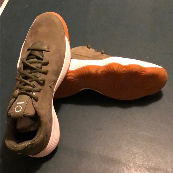 (Sold) Nike Hyperdunk 2017 Low Olive Gum - Picture 2 of 7